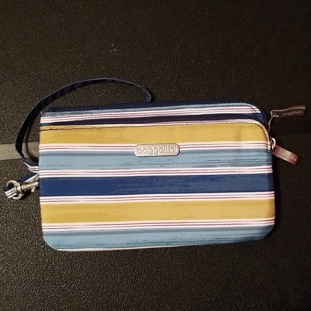 Baggalini / Double zip wristlet